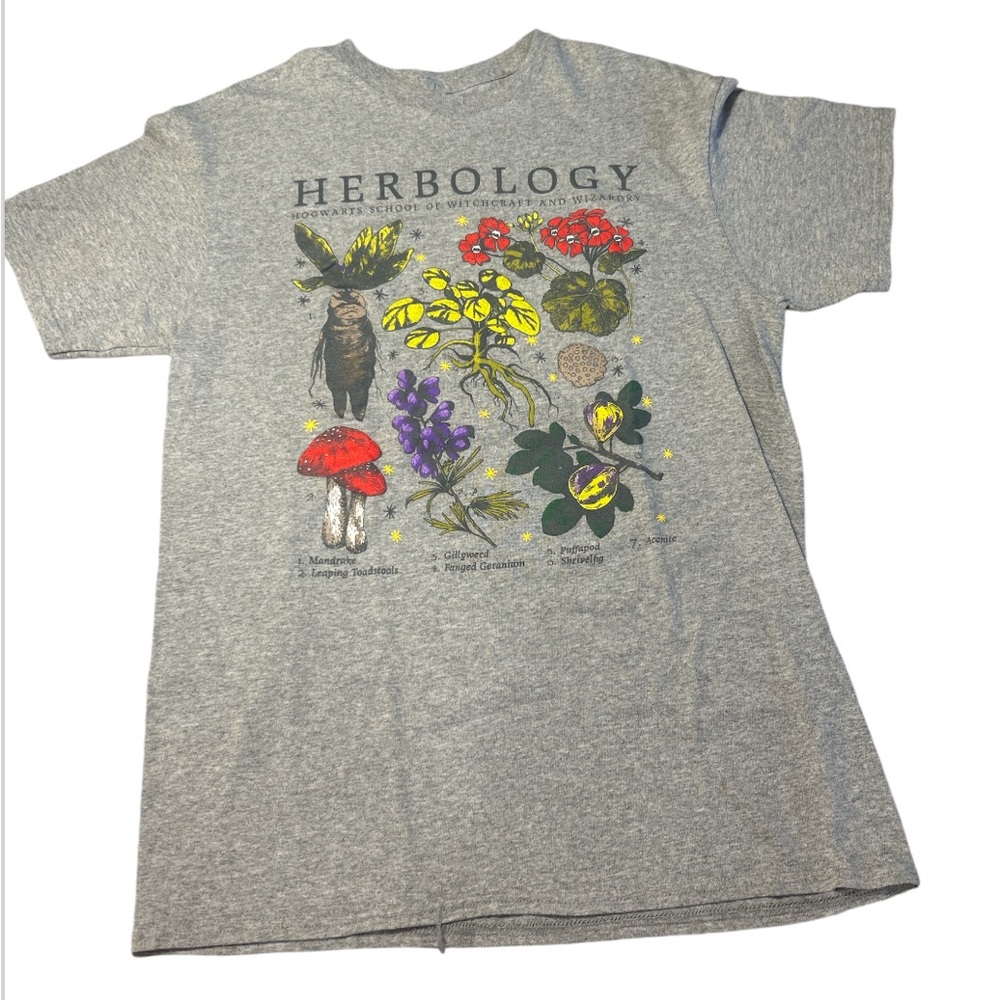 Harry Potter HERBOLOGY Hogwarts school of witchcraft and wizardry T-shirt size M